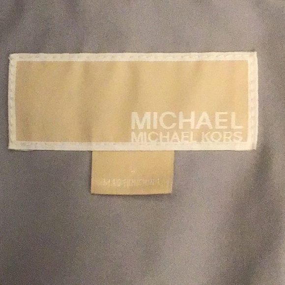 Michael- Michael Kors lined nylon raincoat- beautifully detailed size lg - Picture 9 of 9